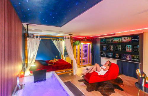 Twilight Star Spa - Sauna & Private Cinema - Free Parking - Foto 9