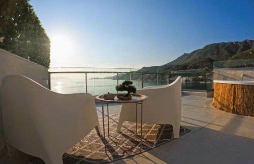 Stylish Rooftop Retreat with Hot Tub with Loutraki Beach - Foto 6