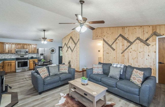 Andy Woods Lodge - 4 Bedrooms, 1.5 Baths, Sleeps 8 4 Home by RedAwning - Foto 13