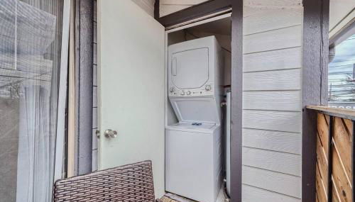 Your Modern 2B Getaway - W/D, Pool, Prkg - 10min to DTWN - Foto 5