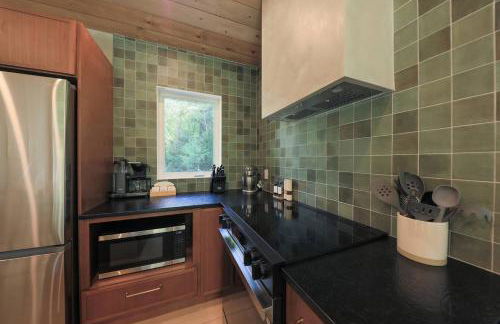 Cozy Luxury Cabin w Hot Tub, Fire Pit, King Bed - Foto 67