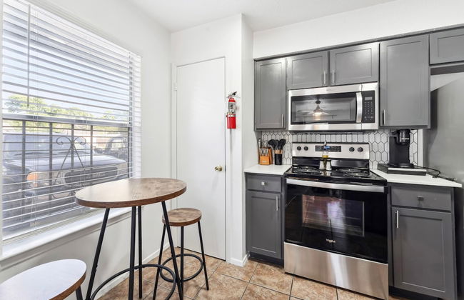 Prime Location Chic 1BR Fast Wifi 7 Min to Downtown - Foto 8