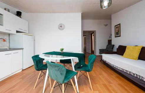 Lovely Apartment In Stara Vas With Wifi - Photo 18