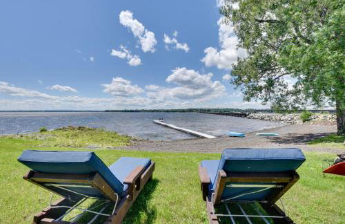 Lakefront Retreat with Shared Dock and Fire Pit! - Foto 1