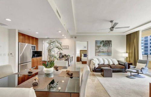 2B Beachfront condo! Pool! Games! 15 mins to PBI! - Foto 55