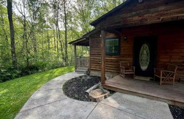 Cozy Cabin with HOTTUB in the GREAT SMOKY MOUNTAINS - Photo 1