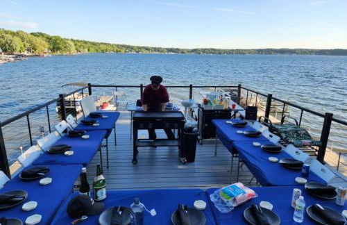 Saratoga Lake Boathouse Retreat - Photo 6