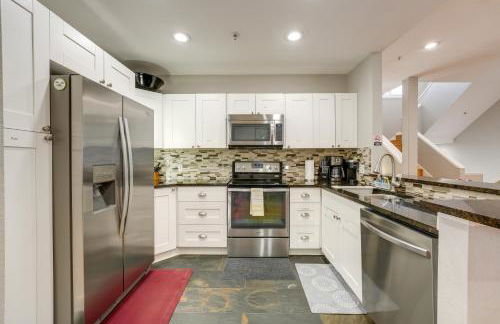 Coastal Sea Side Townhome - Walk to Beach! - Foto 8