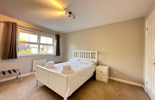 Spacious 4 Bed Home near Elizabeth Line, perfect for Contractors, Families & Groups - Foto 17