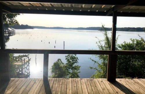 Spacious Vacation Rental with Stunning Lake Views from the Incredible Deck for an Amazing Getaway in Sabine National Forest in Hemphill, Texas - Foto 33