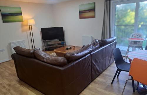 Spacious and Modern Two Bedroom Two Bathroom Flat with Secure Parking - Foto 1