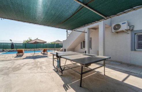 Four-Bedroom Holiday Home In Islam Latinski - Photo 4