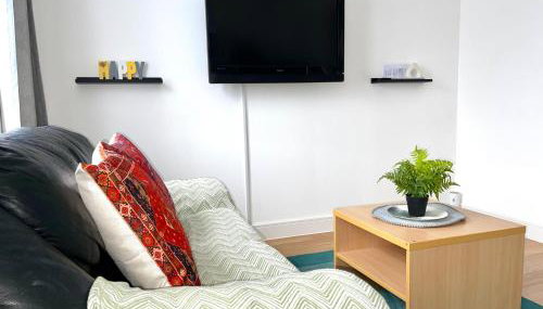 Crescent Apartment - Modern 1 Bedroom First Floor - Foto 2