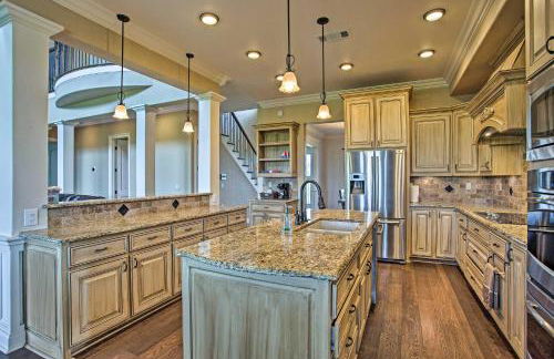 Home with Game Room and Fireplace 14 Mi to McKinney! - Foto 8