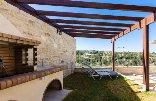 Ilys Home, a Country-chic Retreat with Pool & BBQ, By ThinkVilla - Photo 10