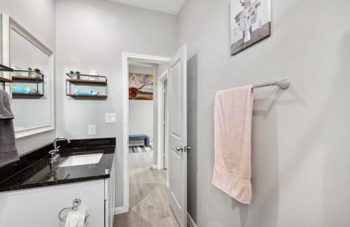 Modern Escape in Cedar Creek - Foto 11