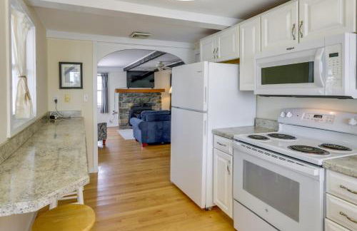 Cozy Westbrook Vacation Rental - Walk to Beach! - Foto 7