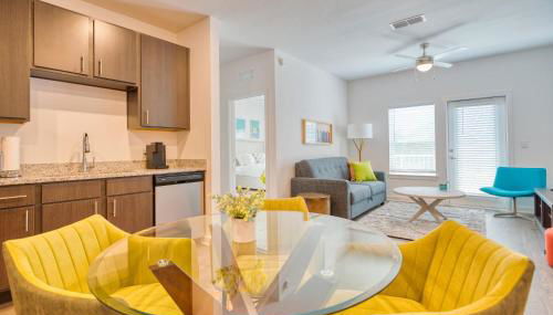 Grand Two Bedroom Two Bathroom Apartment with Balcony - Foto 3