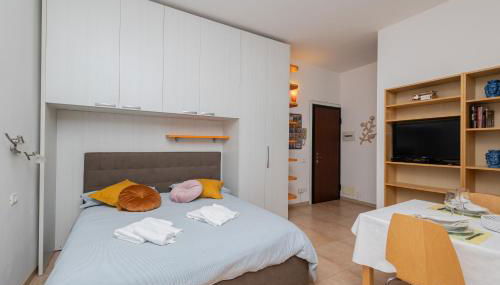 La Casa sui Tetti - Bilocale vista Duomo di Pavia - Photo 2, towels, wardrobe