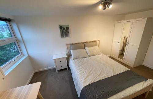 Spacious 2-Bedroom Flat Near Surbiton Station - Foto 6