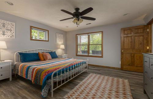 Upscale Lakefront Home w Dock & Kayaks - Photo 33