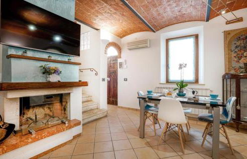 Amazing Apartment In Bettolle With Wifi - Photo 9