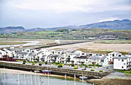 Harbour & Mountain Views, Porthmadog House, Sleeps 9, 4 Bedrooms, Two and Half Bathrooms - Photo 79