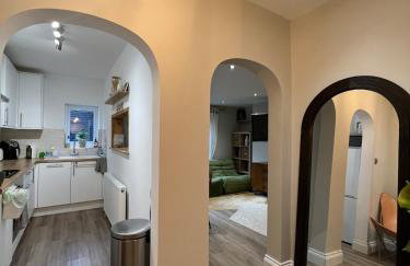 Newly Renovated 1-Bed Apartment with Private Patio - Foto 15