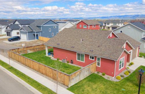 Scenic Modern Home with Private Patio & Fireplace - Foto 47