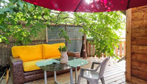 Very comfortable, fully equiped two bed appartement in private chalet entire floor Near La Clusaz, Grand Bornand, Annecy and lake and private terrace Bbq - Foto 5