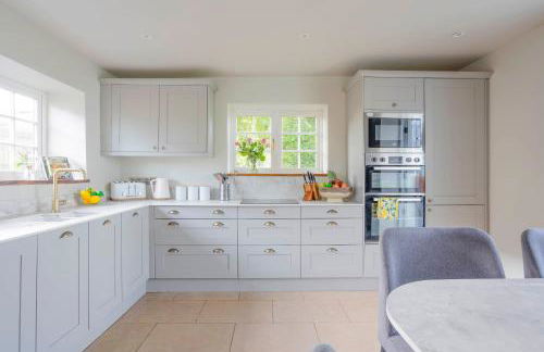 Wisteria View with hottub & cabin sleeps 20 - Foto 30