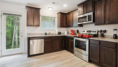 4BR Townhouse King Bed 2-Story Near NC State - Foto 2