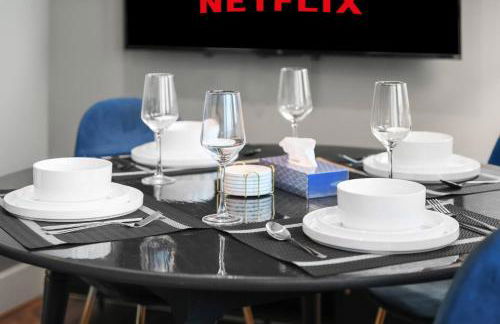 1BR • City Views • Queen + SofaBed • WiFi & 2 TVs - Photo 32