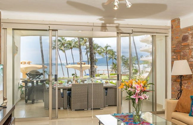 Ocean Front Condo With Pool Sleeps 6 Adults - Foto 7