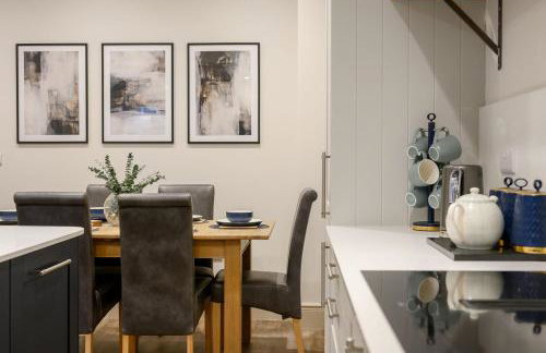 Stylish 3BR Townhouse Sleeps 6 Near City Centre - Foto 28