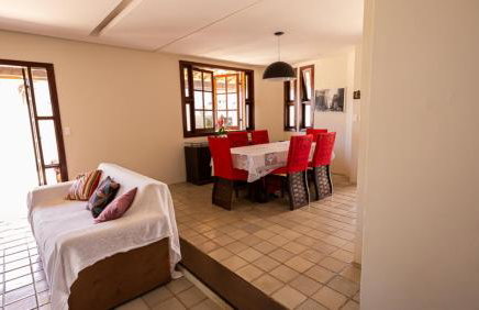Casa com Wi-Fi, Piscina e Garagem a 550m da Praia - Foto 9