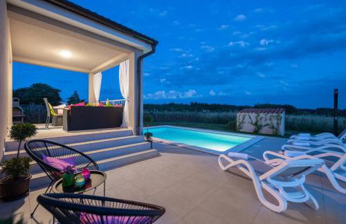 Family holiday house with private pool and playground - Foto 5