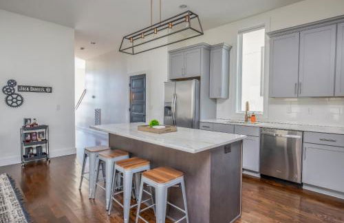 Jack Daniels House with Rooftop Golf, City views! 8min to Whiskey Row! Sleeps 10! - Foto 22