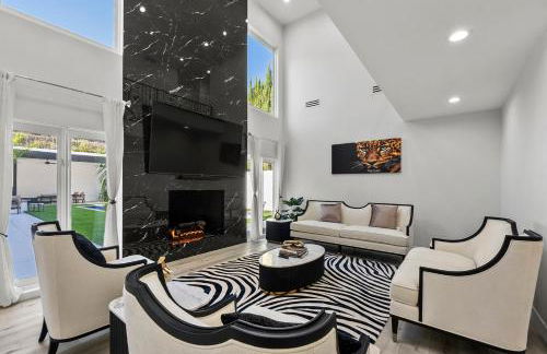 Sleek 7BR Exquisite Estate Resort Pool, Sauna, Spa 6500 SQF - Foto 1