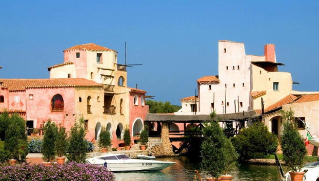 Uno de los pequeños pueblos coloridos de Cerdeña