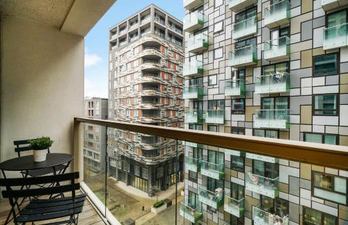 Spacious 1 bed flat with balcony minutes walk to Canary Wharf - Foto 14