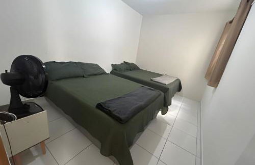 Próx. ao shopping, para 10 pessoas, ar condicionado e garagem APT B - Foto 15