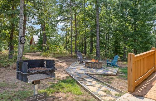 Romantic Cabin w Rain Shower & Spa Tub - Photo 33