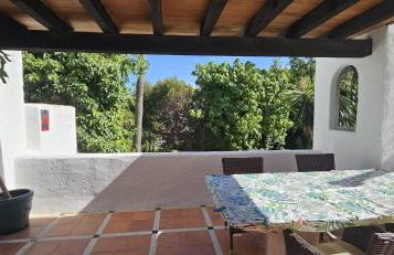 Bonito piso con jardines y piscina - Foto 16