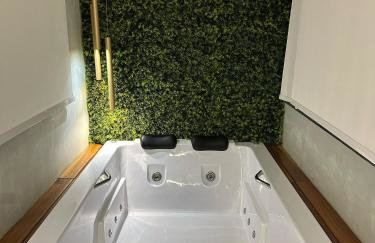 Refúgio romântico com Jacuzzi só sua! Espumante de cortesia! - Photo 17