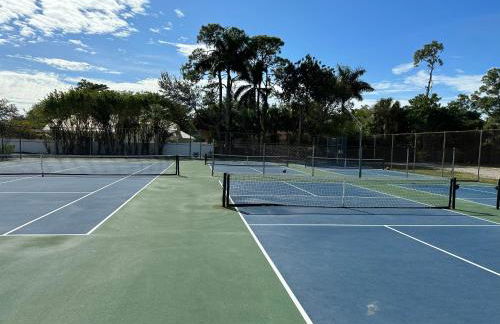 Florida house, 4br 2bt with private pool oasis - Photo 60