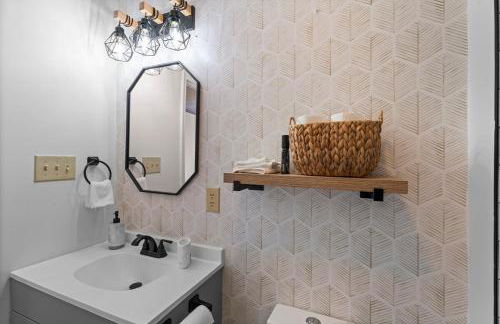 Resort Getaway - Golf, BMX trail, Hot Tub & Arcade! - Foto 73