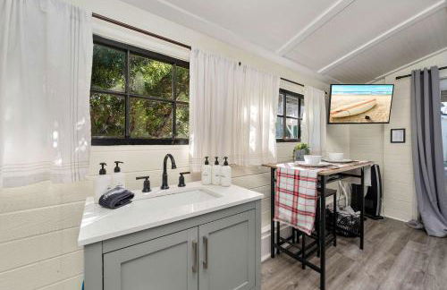 Tiny Home w MIL suite - 3 MI to DT - Foto 59