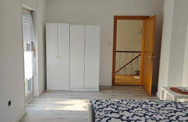 Haus 2 Etagen Garten 1 Badezimmer,1 Gäste Wc 200 Qm 5 Betten Gehoben mit Garten - Foto 33