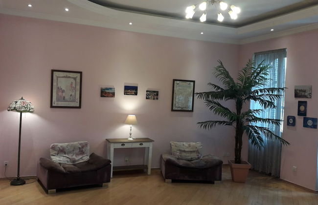 David's Apartment - Photo 2